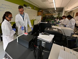 Wooster Professor Mark Snider serves as SSP academic director of biochemistry, mentoring high school participants from around the world.