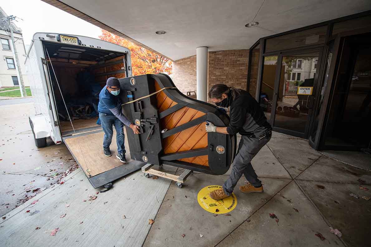 Wooster Alumna donates four pianos to Department of Music.