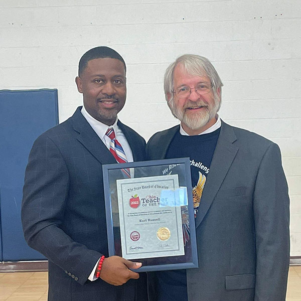 Kurt Russell receives Ohio Teacher of the Year award