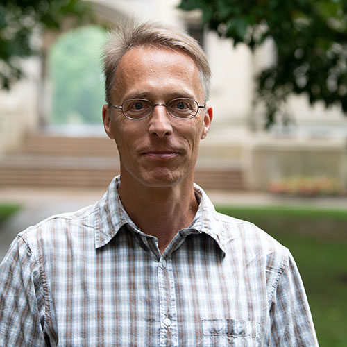 Niklas Manz, associate professor of physics