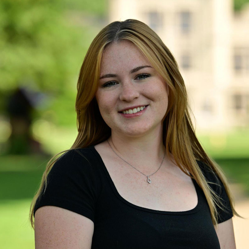 Khallyani Minich head shot