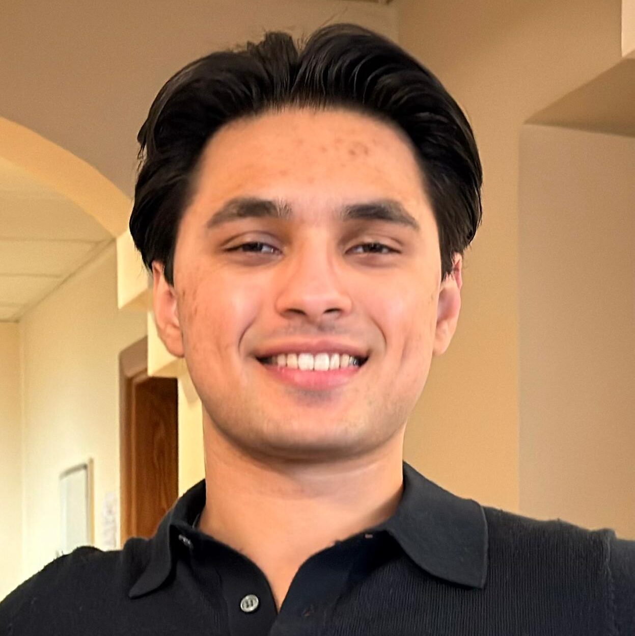 Akshit Deshpande headshot